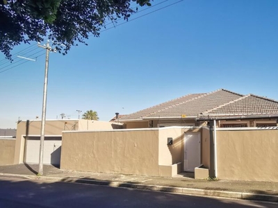 3 Bedroom house for sale in Avondale, Parow