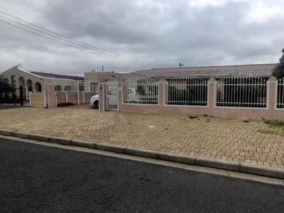 3 Bedroom house for sale in Kensington, Cape Town