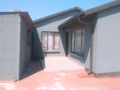 3 Bedroom House For Sale in Tsakane
