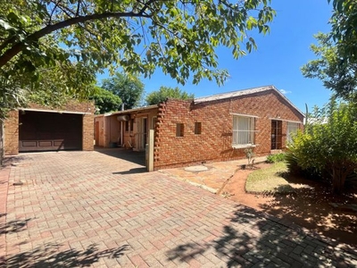 3 Bedroom house for sale in Uitsig, Bloemfontein