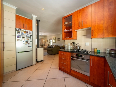 3 Bedroom House in Greenstone Hill For Sale