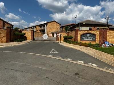 3 Bedroom Sectional Title For Sale in Wilgeheuwel - 47 SS PARK ROYAL 1 Magnum Road