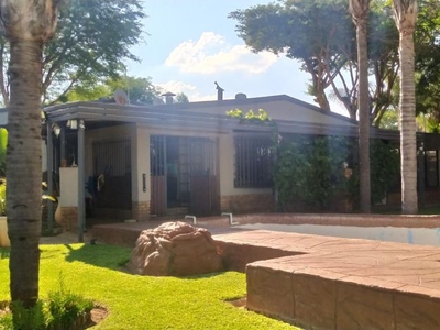 3 Bedroom smallholding for sale in Leeuwfontein, Pretoria