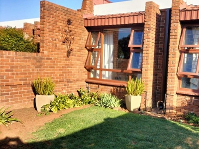 3 Bedroom townhouse - sectional for sale in Pellissier, Bloemfontein