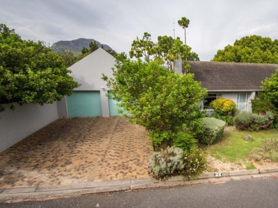 4 Bedroom house for sale in Briza, Somerset West