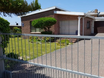 4 Bedroom house for sale in Gansbaai Central