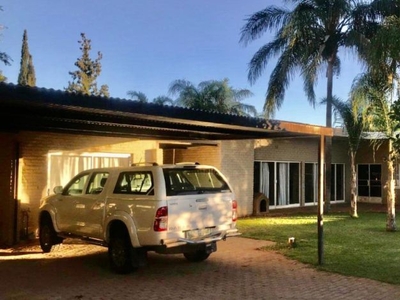 4 Bedroom house for sale in Middelpos, Upington