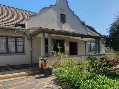 4 Bedroom house sold in Roodepoort Central