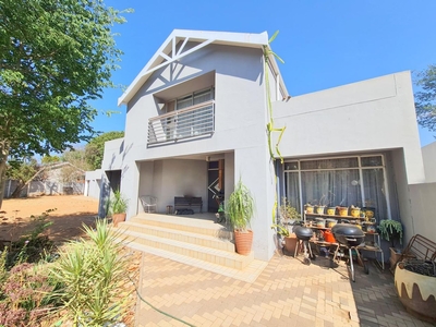 4 Bedroom House For Sale in Sterpark