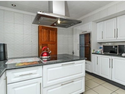 4 Bedroom House in Bramley For Sale