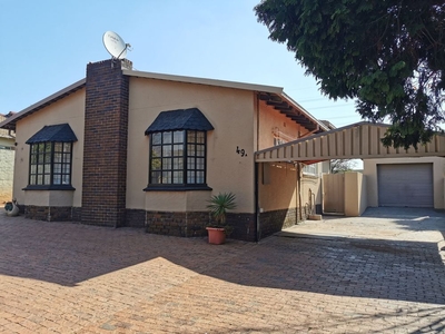 4 Bedroom House in Dawnview For Sale