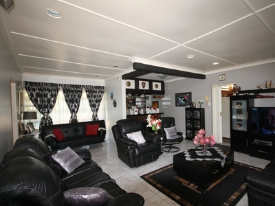 4 Bedroom House in Edenvale Central For Sale