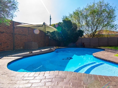 4 Bedroom House in Leondale For Sale
