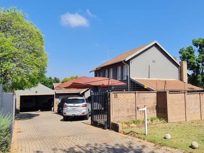 5 Bedroom house for sale in Garsfontein, Pretoria