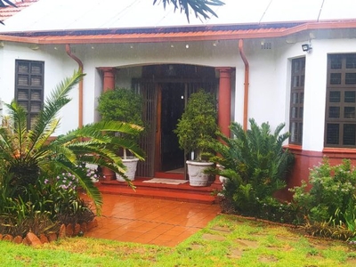 6 Bedroom house sold in Hatfield, Pretoria