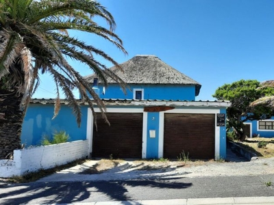 6 Bedroom house for sale in Gansbaai Central