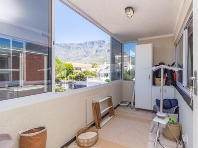 Apartment For Sale in Tamboerskloof