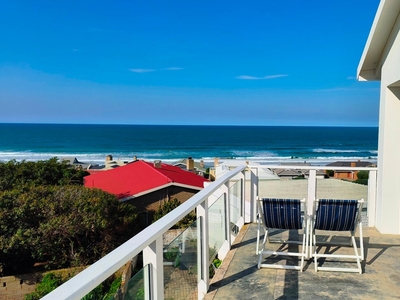 House For Sale in Boggomsbaai