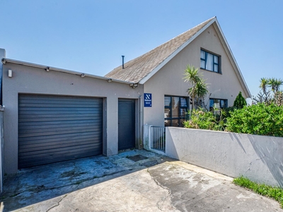 House For Sale in Grassy Park