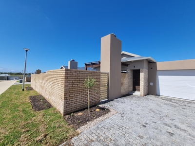 House For Sale in Mooikloof Country Estate