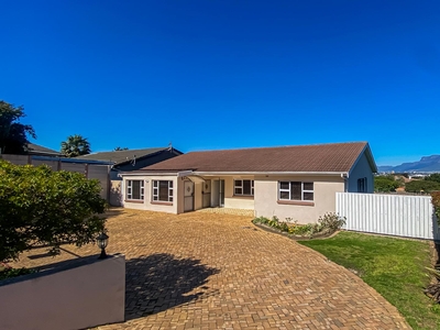 House For Sale in Plattekloof