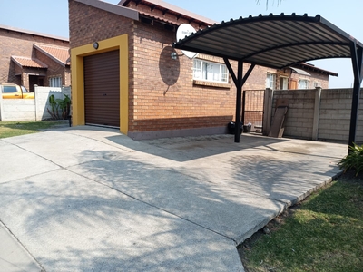 Townhouse For Sale in Waterval East