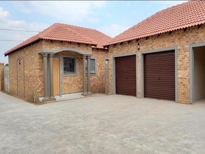 Townhouse – sectional For Sale in Riversdale