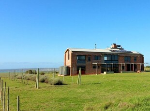 Luxury Living on a Scenic Farm near Vleesbaai & Boggomsbaai