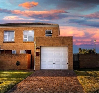 2 Bedroom Townhouse For Sale in Brackenfell South