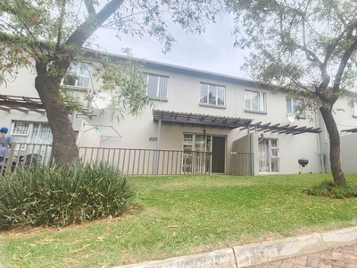 2 Bedroom Townhouse To Let in Greenstone Hill