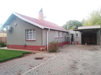 3 Bedroom House for sale in Stilfontein Ext 1