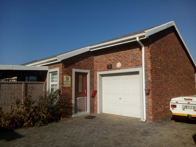 3 Bedroom Townhouse To Let in Gonubie