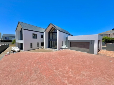 4 Bedroom House for sale in Myburgh Park - 15 Harpuisbos