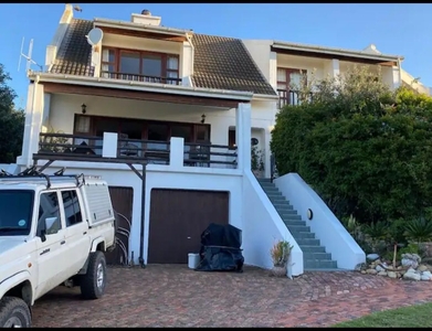 4 Bedroom House Rented in St Francis Bay Village
