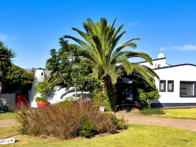 6 Bedroom House for sale in Hartenbos Central - 12 Boland Way