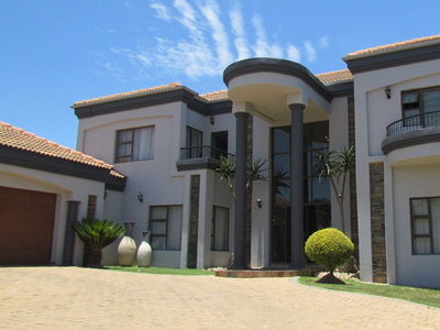 large family home in secure golf estate