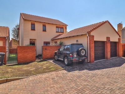 3 Bedroom Townhouse For Sale in Rietvlei Heights Country Estate