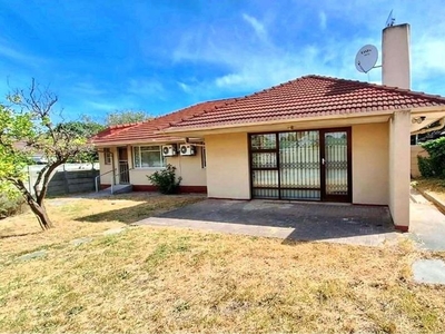 Ideal location and unparalleled security characterize this property in Bellville