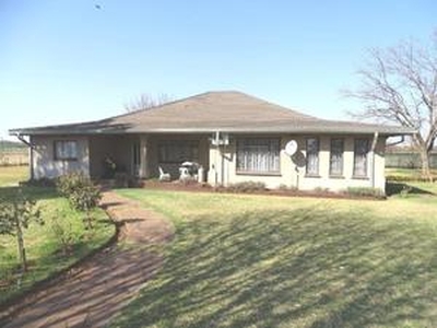 172 Ha Grazing Farm FOR SALE - Potchefstroom - with a redone modern house - Potchefstroom