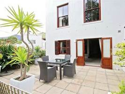 2 Bed Apartment in Constantia - Cape Town