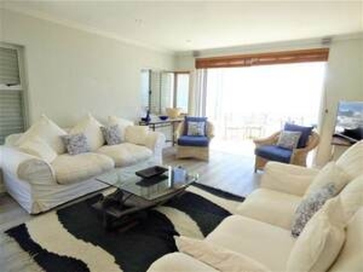 2 Bed Apartment in Sea Point - Cape Town