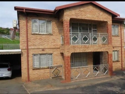 5 Bedroom House For Sale in Lotus Park