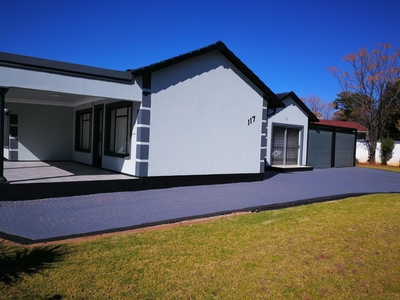 Four Bedroomed House To Let - Crystal Park Benoni