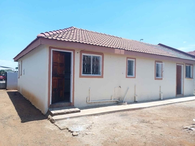 House For Sale in Vosloorus Ext 25