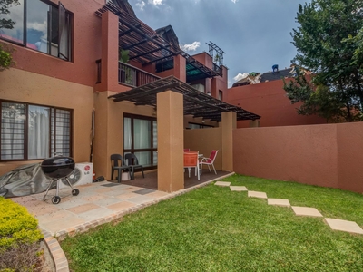 House for sale with 2 bedrooms, Fourways, Sandton