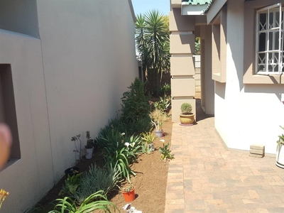 Townhouse For Sale in Vanderbijlpark South East 3