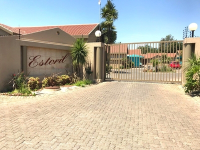 Townhouse For Sale in Vanderbijlpark South East