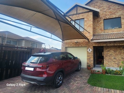 3 Bedroom Sectional Title To Let in Sonneveld