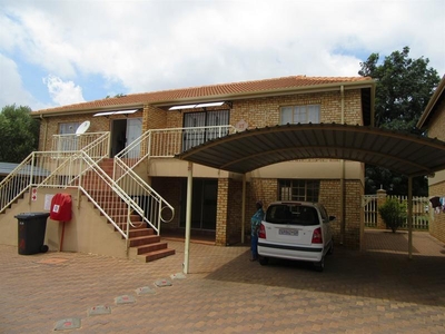 2 Bed Apartment/Flat For Rent Helikonpark Randfontein