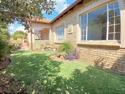 2 Bedroom Townhouse For Sale in Sasolburg Ext 11